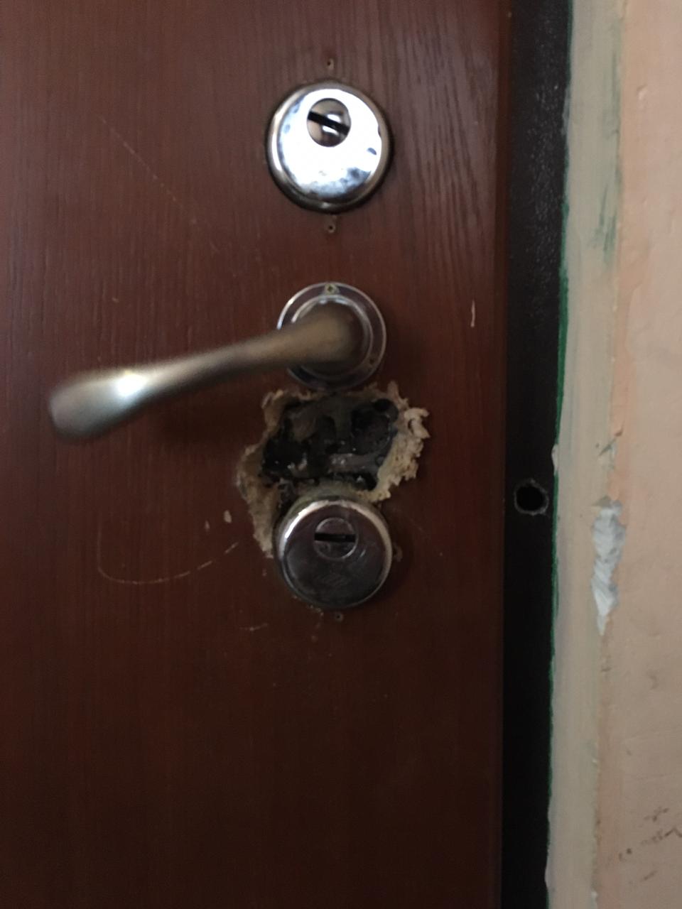 Горе-ремонтники или фатальная ошибка владельца двери